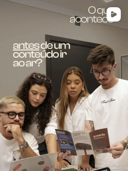 Equipe da Inside planejando conteúdo